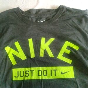 Nike short sleeve t-shirt size men's small